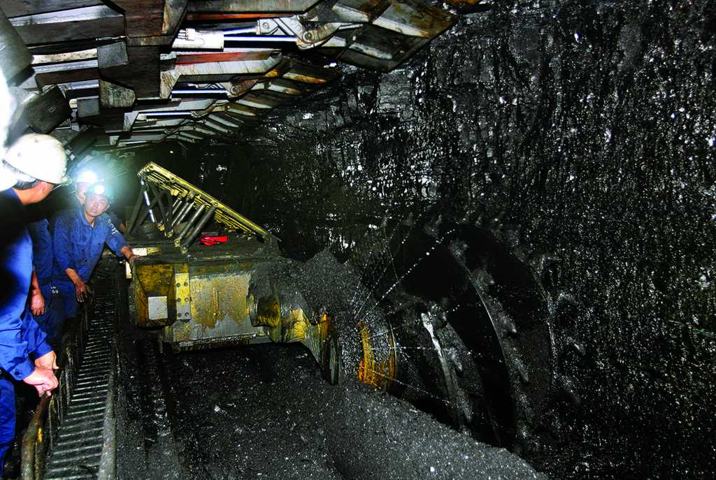 Khai tác khoáng sản trong mỏ